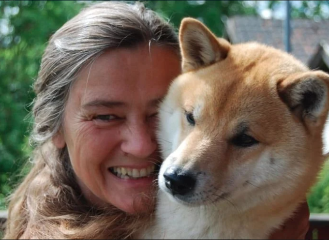 Turid Rugaas y su Impacto en la Educación Canina a través de las Señales de Calma