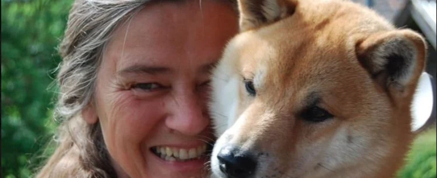 Turid Rugaas y su Impacto en la Educación Canina a través de las Señales de Calma
